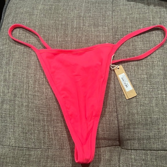 Skims Fit EveryBody T String Thong - Picture 5 of 8